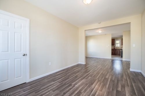 30 Glover Ave, West Paterson NJ 07424-2843 exterior