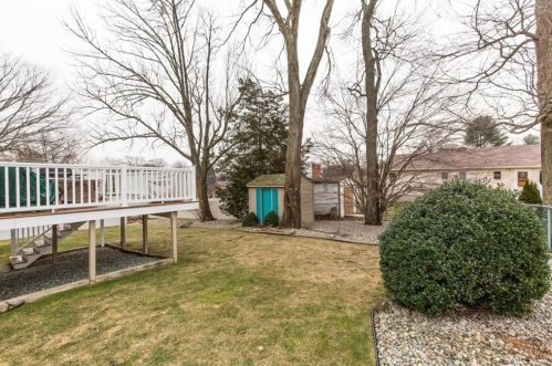 8 Ferncrest Dr, Providence RI 02919-3503 exterior