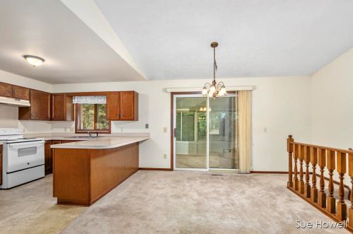 5887 Ln Casa Ct, Grand Rapids MI 49508-6295 exterior