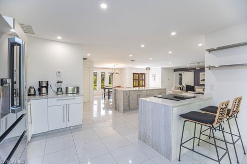 155 Old Tamiami Trl, Naples FL 34110-1170 exterior