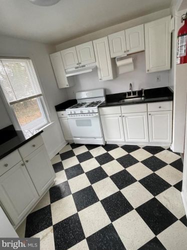 740 Parkway Ave, Trenton NJ  08618-2749 exterior