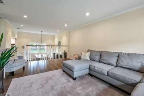 162 Bee Mdw Pkwy, Whippany NJ exterior