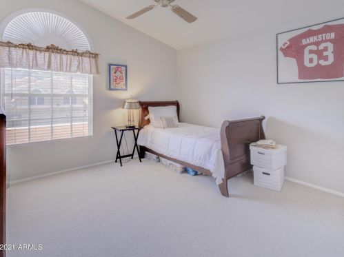 2124 Cathedral Rock Dr, Phoenix AZ 85045-1821 exterior