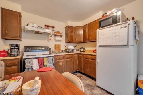 196 Belvidere Ave, Washington NJ 07882-1028 exterior