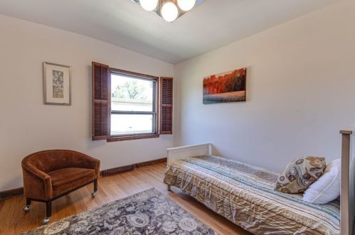 4848 Coyle Ave, Chicago IL 60645-3213 exterior