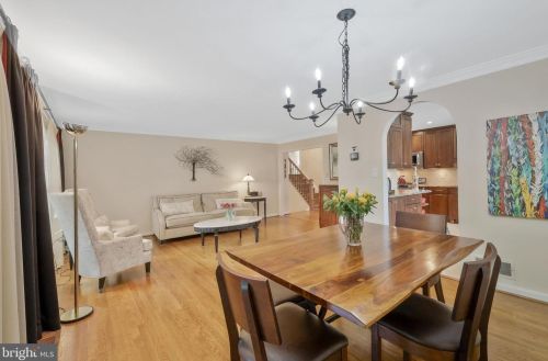 2105 Rampart Dr, Alexandria VA 22308-1537 exterior