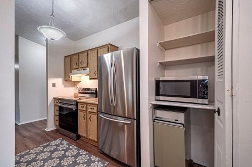 604 Meade Dr, Moon Twp PA 15108-9668 exterior