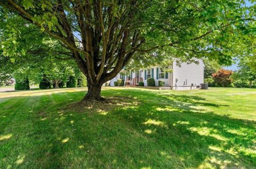 12 Canterbury Ln, Windsor CT 06095-2064 exterior