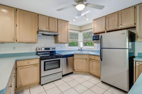 970 Murcott Dr, Naples FL 34120-1478 exterior