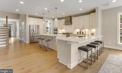 920 Darton Dr, Alexandria VA 22308-2021 exterior