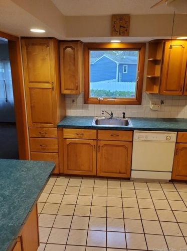 25 Cardinal Dr, Wallingford, CT 06492-4861