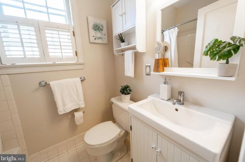 205 Commonwealth Ave, Alexandria VA 22305-2829 exterior