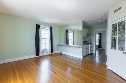 314 Elizabeth St, Derby CT 06418-1814 exterior