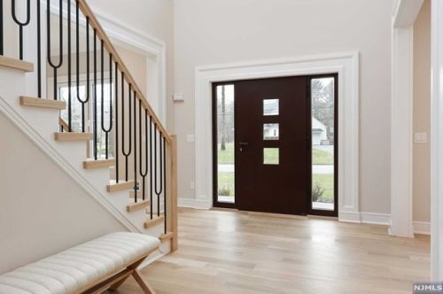 69 Grandview Ave, Upper Saddle River NJ 07458-2127 exterior