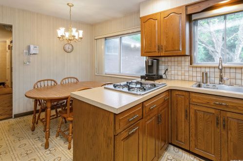 37 Cross Bow Ln, Commack NY 11725-1205 exterior