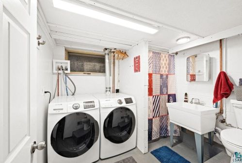 1439 Minnesota Ave, Duluth MN 55802-2429 exterior