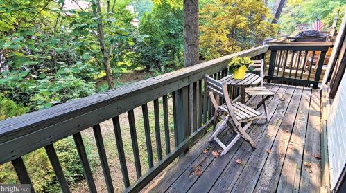 2029 Golf Crse Dr, Herndon VA 20191-3819 exterior