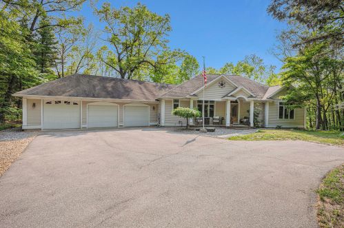 3930 Hall St, Grand Rapids, MI 49534-6643