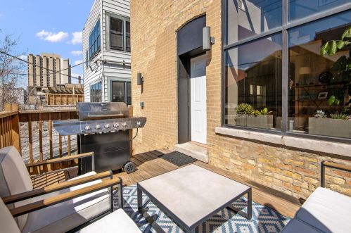 2105 Division St, Chicago IL  60622-2979 exterior