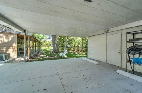 8919 Arrawana Ave, Tampa FL 33614-1810 exterior