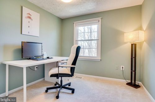 5674 Independence Cir, Alexandria VA 22312-2663 exterior