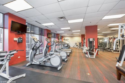 330 Jefferson St, Chicago IL  60661-1105 exterior