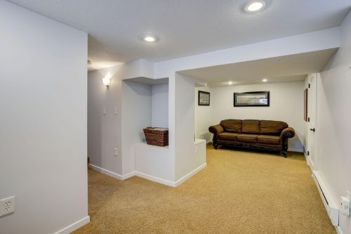 1160 James Ave, Saint Paul MN 55105-2919 exterior