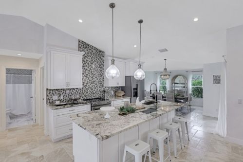 480 15th St, Naples FL 34117-4403 exterior