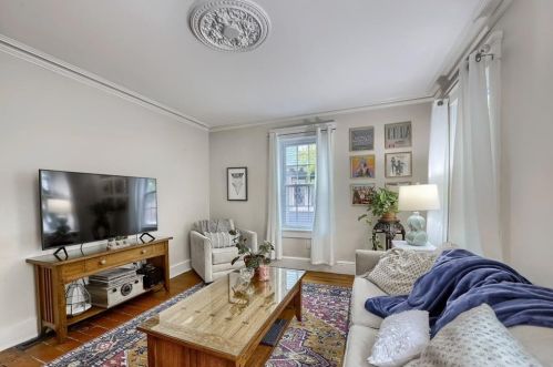 70 Burnside Ave, Middletown, RI 02840-2056