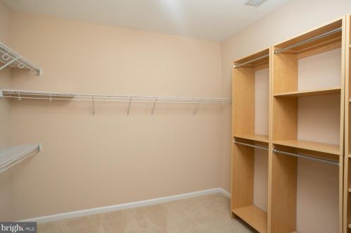 5 Taylor Ct, Columbus NJ  08022-2339 exterior