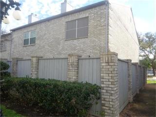 374 Wilcrest Dr, Houston TX  77042-1010 exterior