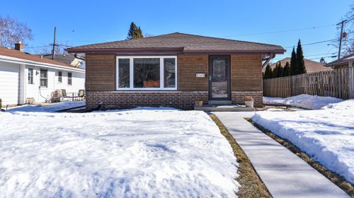 3912 Packard Ave, Milwaukee, WI 53235-4820