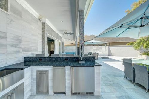 2819 Safe Hbr Dr, Tampa FL 33618-4538 exterior