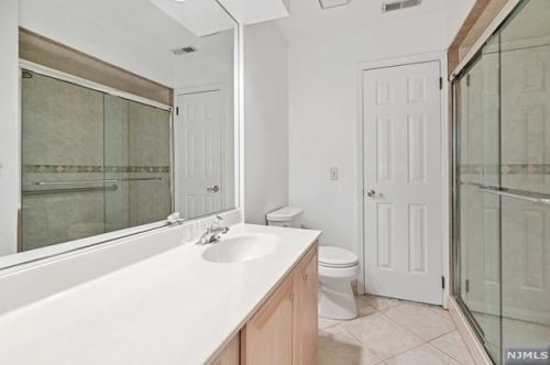 72 Fromm Ct, Mahwah NJ  07430-2958 exterior