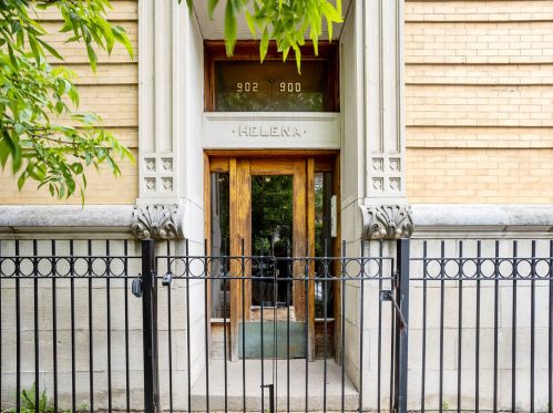 902 Dakin St, Chicago IL  60613-5020 exterior