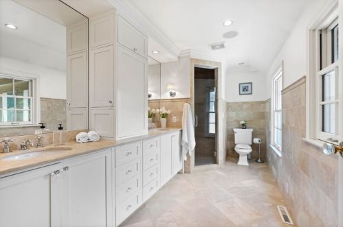 523 Carlisle Ave, Milwaukee WI 53217-4831 exterior