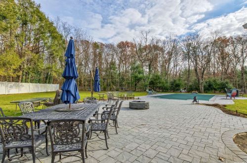 12 Attridge Ct, Huntington Station NY 11747-1803 exterior