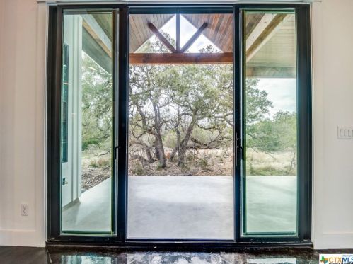 340 Warbler Dr, Spring Branch TX 78070-5064 exterior