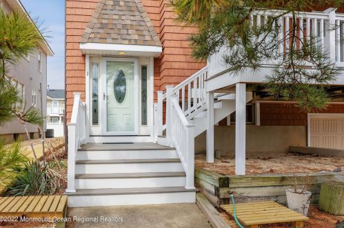 1 New Jersey Ave, Lavallette, NJ 08735-2529