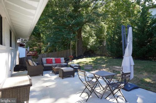 6825 Old Chesterbrook Rd, Mc Lean VA 22101-4408 exterior