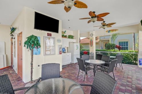 7882 Clemson St, Naples FL 34104-5370 exterior