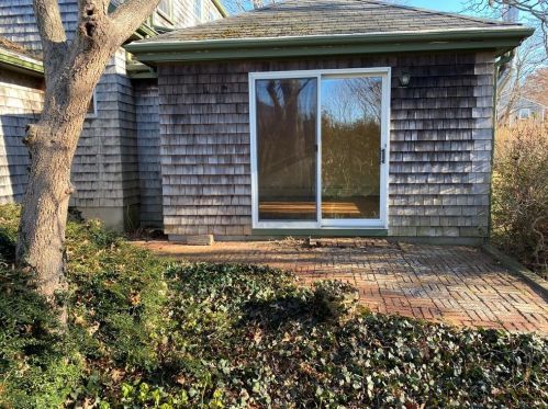 5 Longmeadow Ave, Middletown RI 02842-5247 exterior