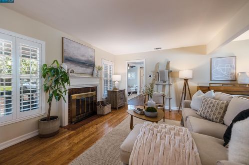 1962 Elinora Dr, Concord CA  94523-2828 exterior