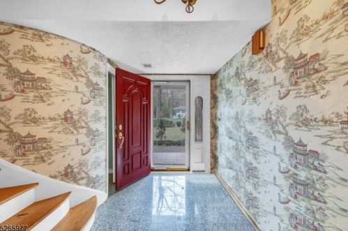 1263 Sunnyfield Ln, Scotch Plains, NJ 07076-2219