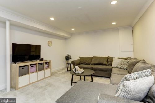 14408 Butternut Ct, Rockville MD exterior