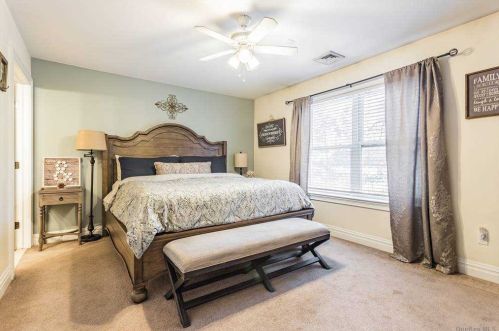 18 Della Dr, Babylon NY 11704-6240 exterior