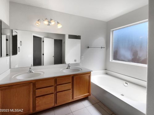 10195 Rainbow Meadow Dr, Tucson AZ  85747-5504 exterior