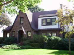 9 Kingswood Rd, Newton, MA 02466-1013