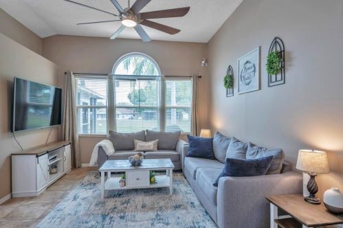 9616 Long Meadow Dr, Tampa FL  33615-1236 exterior