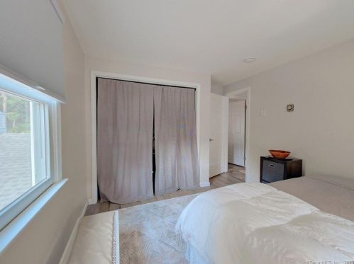 39 Tra Mart Dr, Uncasville CT  06382-1115 exterior